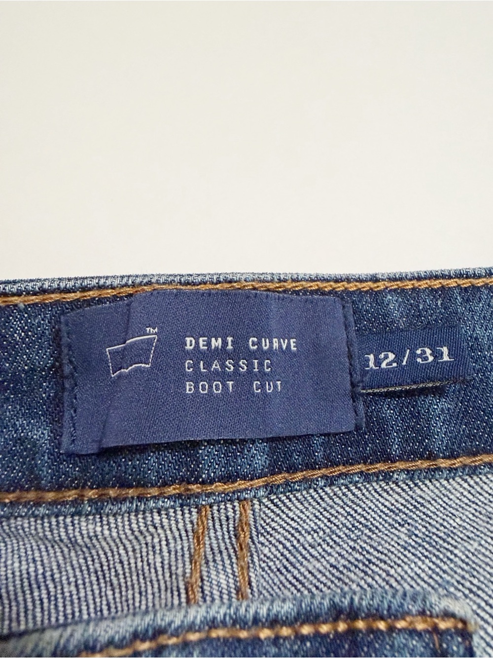 Levi’s Demi Curve Classic Boot Cut Jeans 12/31 - Picture 6 of 8